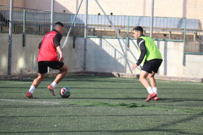 من طفلٍ خائف في الصف إلى لاعب كرة قدم موهوب